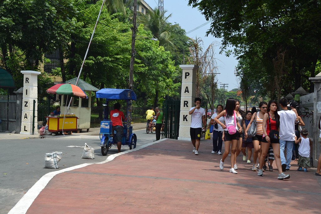 Rizal Park entrance